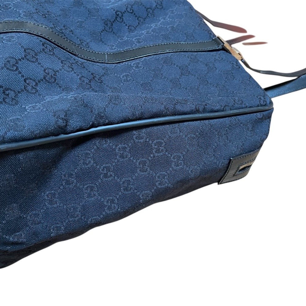 Gucci Authentic Black Weekend Travel Bag with Structured Design - Picture 5 of 16